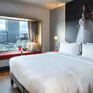 Hotel Radisson Red Hotel,, Viena