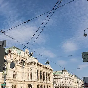 De Luxe Staatsoper Apartment